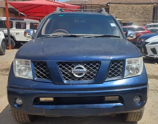 Nissan Navara 2011 Blue