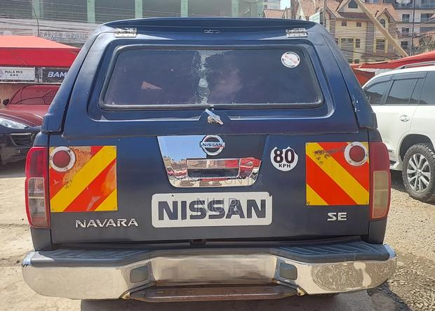 Nissan Navara 2011 Blue
