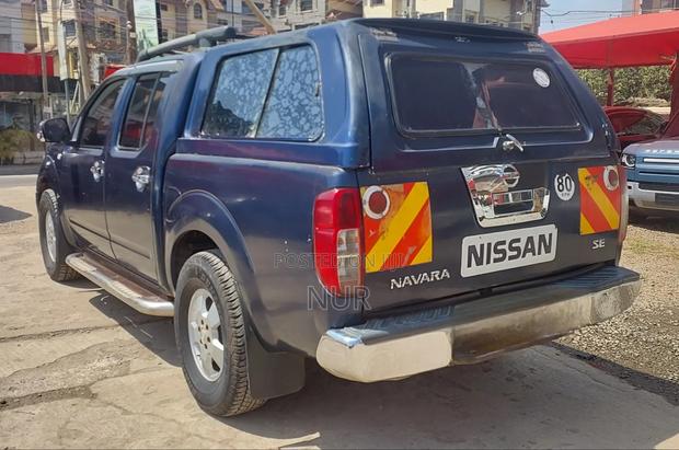 Nissan Navara 2011 Blue