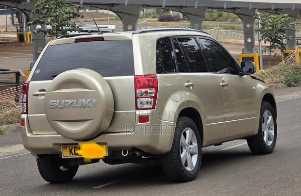 Suzuki Escudo 2008 Gold