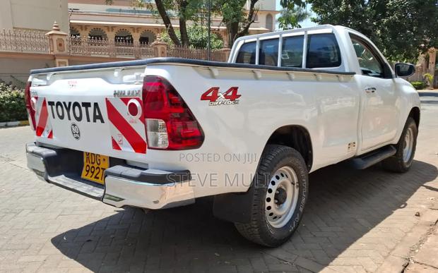 Toyota Hilux 2017 White