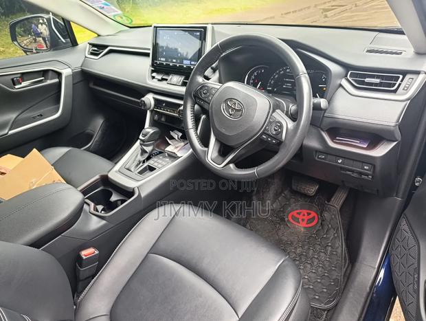 Toyota RAV4 2018 Blue