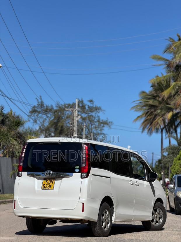 Toyota Noah 2016 White
