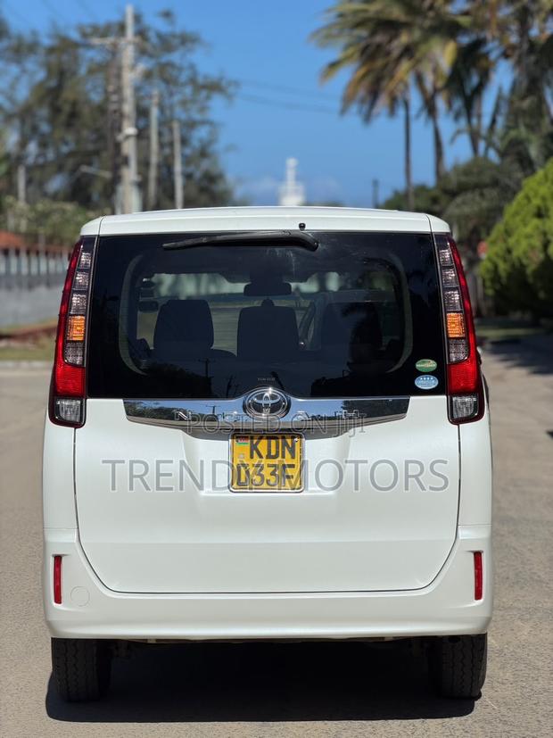 Toyota Noah 2016 White