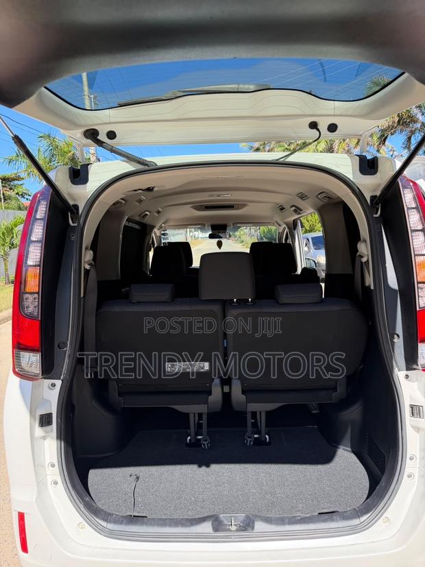 Toyota Noah 2016 White