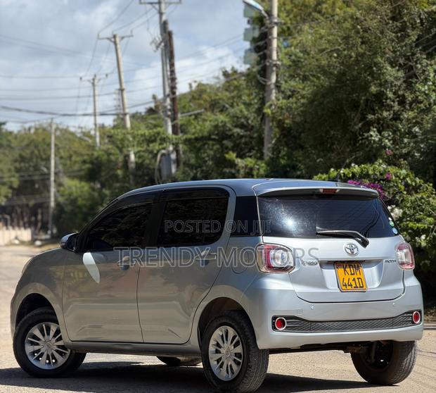 Toyota Passo 2016 Silver
