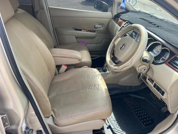 Nissan Tiida 2009 Gold