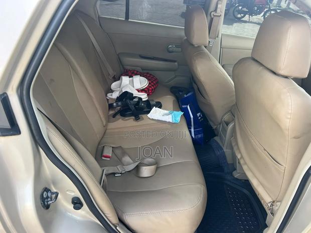 Nissan Tiida 2009 Gold
