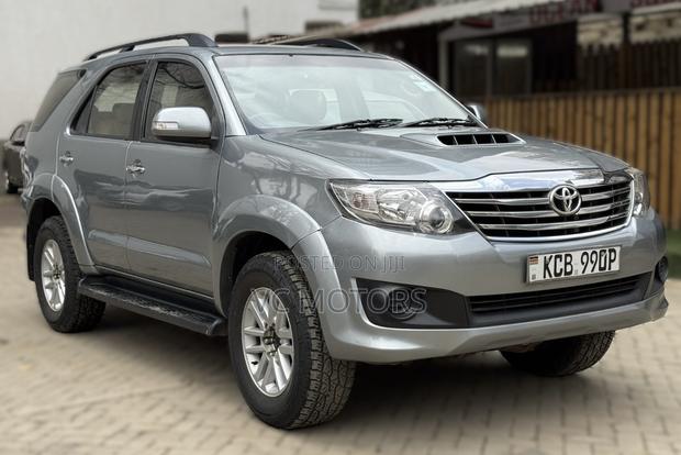 Toyota Fortuner 2.5 D AWD 2014