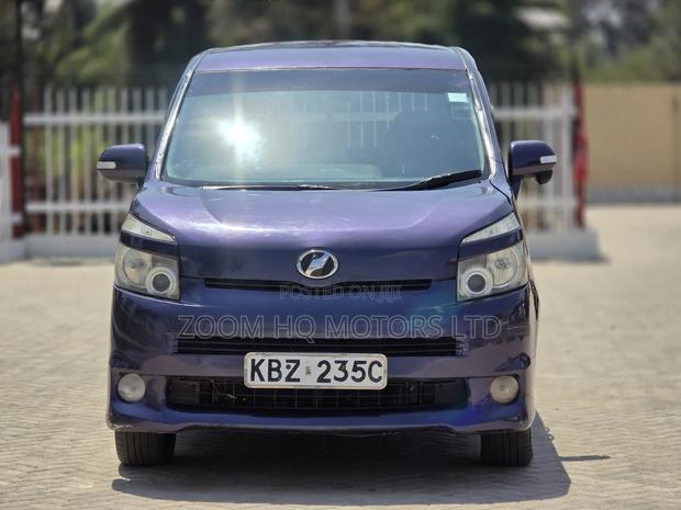 Toyota Voxy 2007 Purple