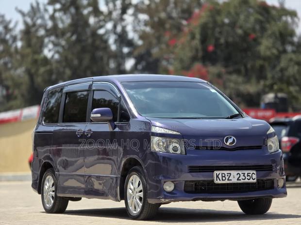 Toyota Voxy 2007 Purple