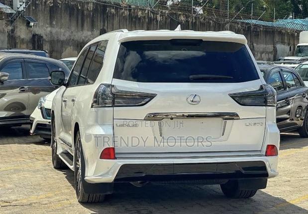 Lexus LX 2022 White