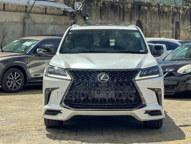 Lexus LX 2022 White