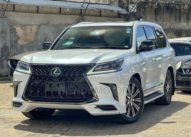 Lexus LX 2022 White