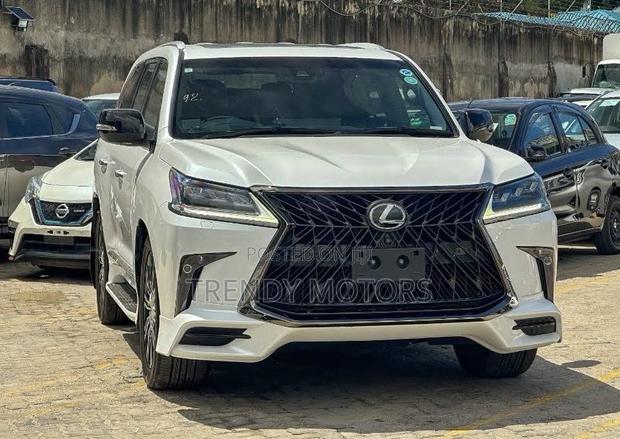 Lexus LX 2022 White