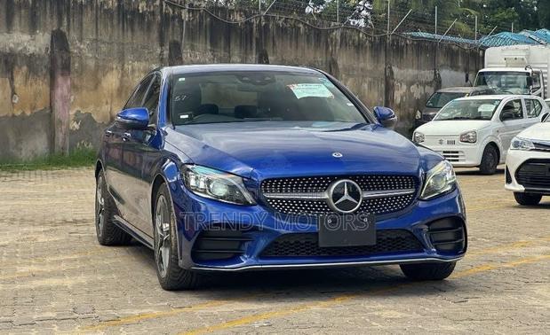 Mercedes-Benz C200 2019 Blue