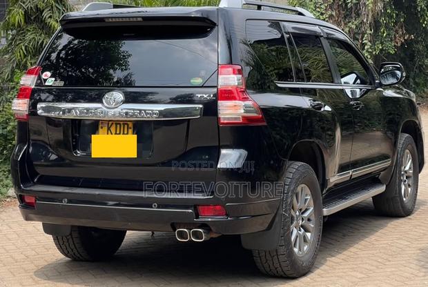 Toyota Land Cruiser Prado 2017 Black