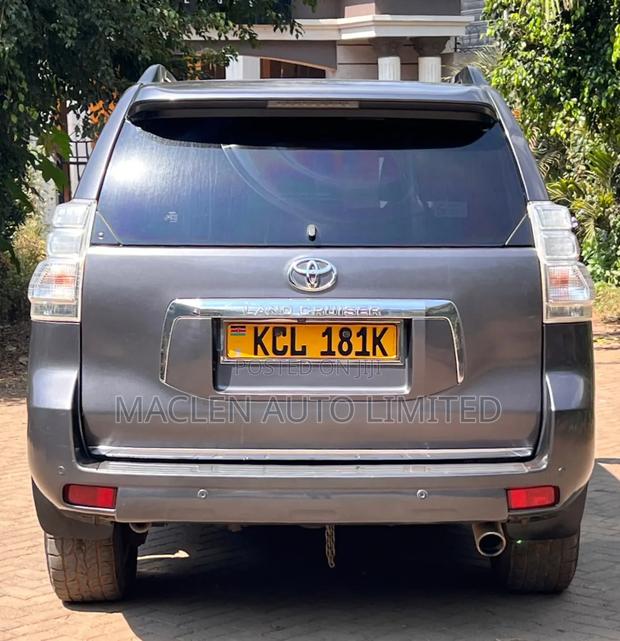 Toyota Land Cruiser Prado 2011 Gray