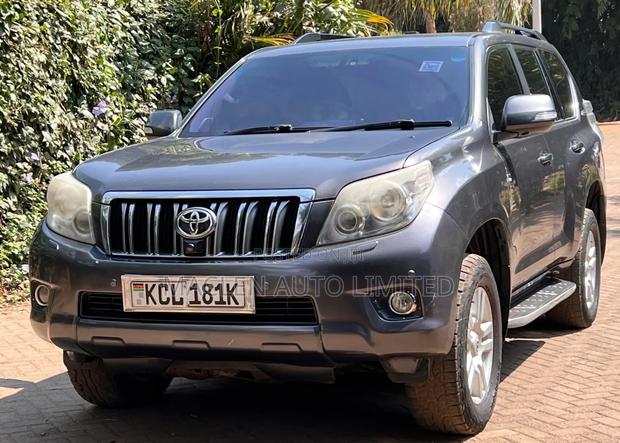 Toyota Land Cruiser Prado 2011 Gray