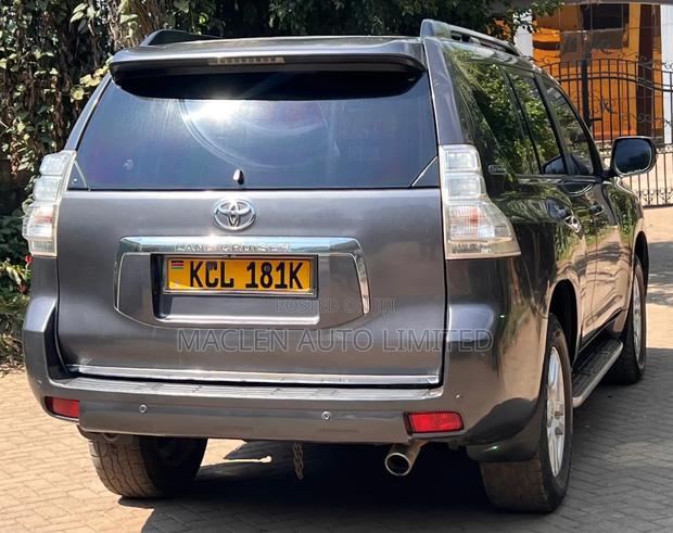 Toyota Land Cruiser Prado 2011 Gray