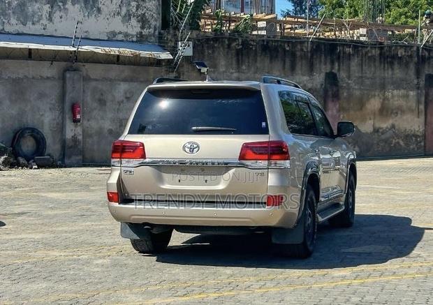 Toyota Land Cruiser 2019 Beige