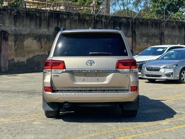 Toyota Land Cruiser 2019 Beige