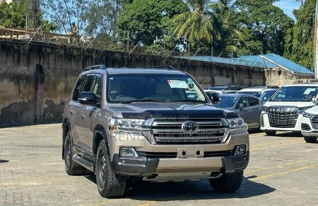 Toyota Land Cruiser 2019 Beige