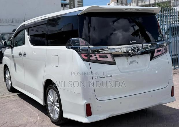 Toyota Vellfire 2019 White