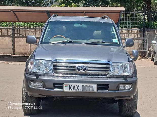 Toyota Land Cruiser 2006 Gray