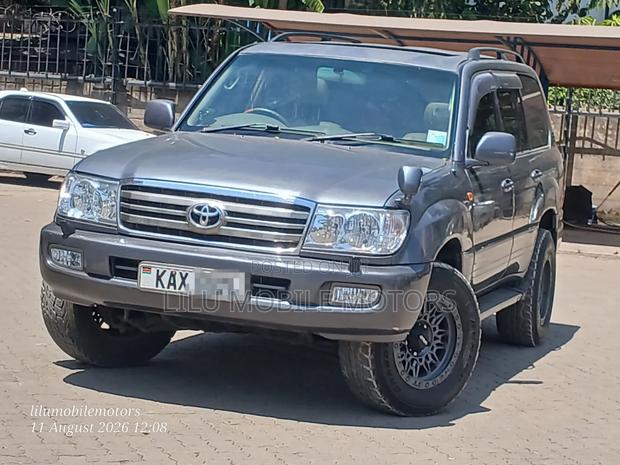 Toyota Land Cruiser 2006 Gray