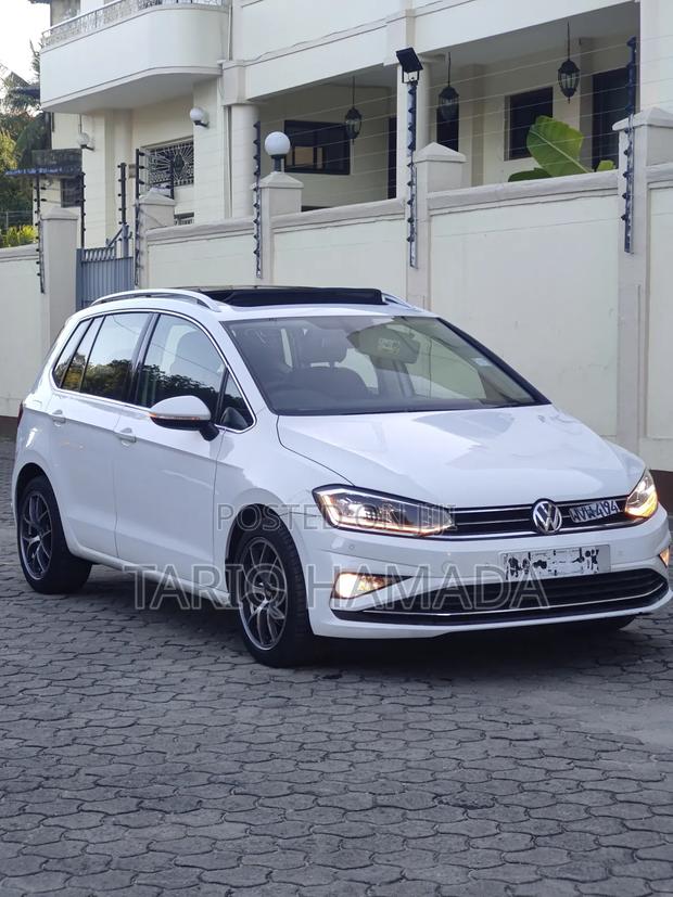 Volkswagen Golf 2019 White