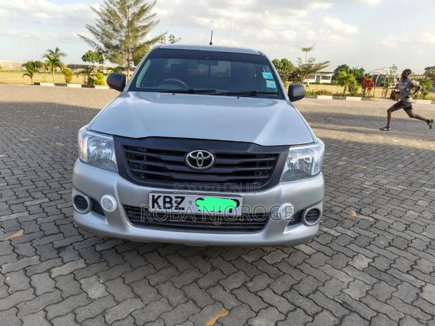 Toyota Hilux 2015 Silver