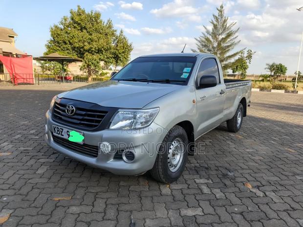 Toyota Hilux 2015 Silver