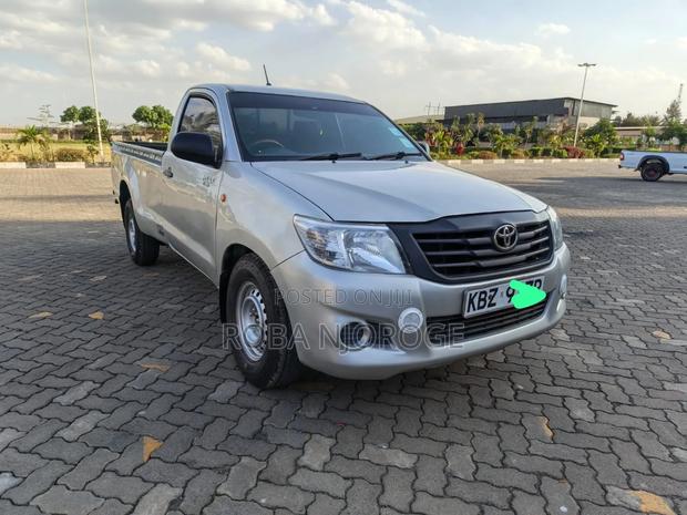 Toyota Hilux 2015 Silver