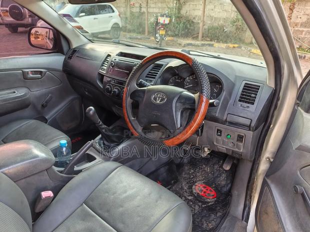 Toyota Hilux 2015 Silver