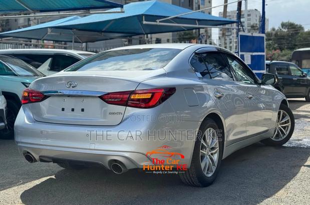 Nissan Skyline 2019 Silver