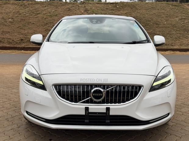 Volvo V40 2019 White