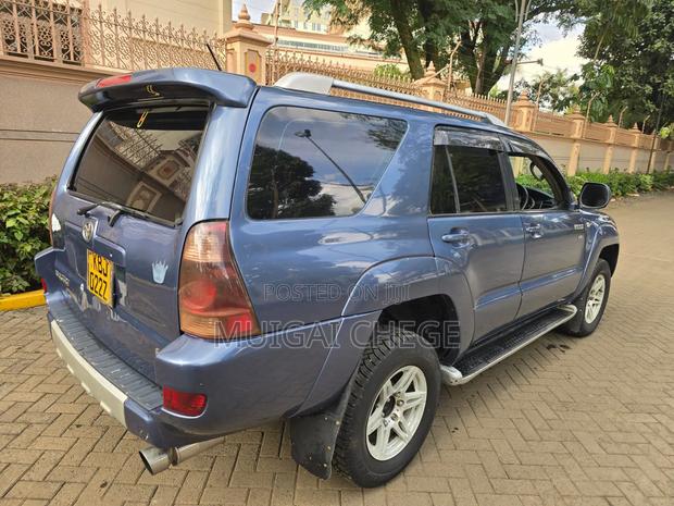 Toyota Hilux Surf 2002 Blue