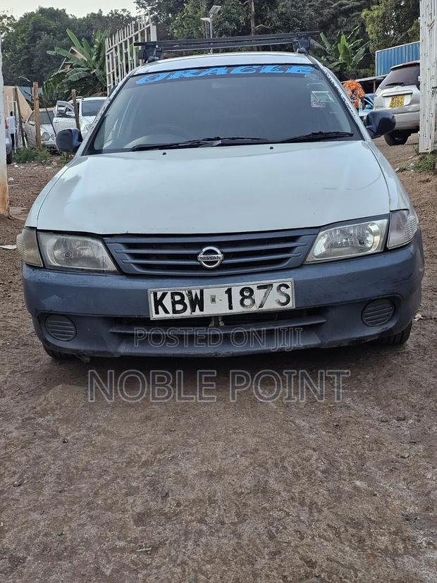 Nissan Advan 2002 White