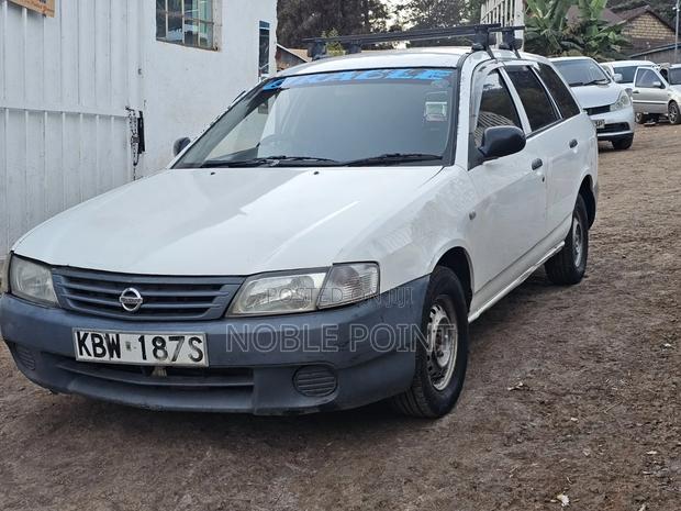 Nissan Advan 2002 White