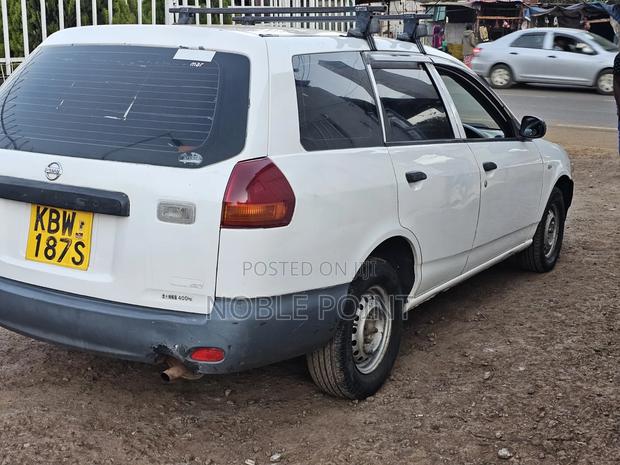 Nissan Advan 2002 White