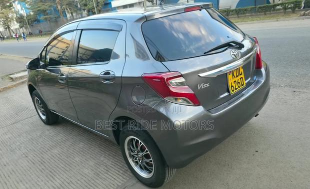 Toyota Vitz 1.3 FWD 5dr 2015 Gray