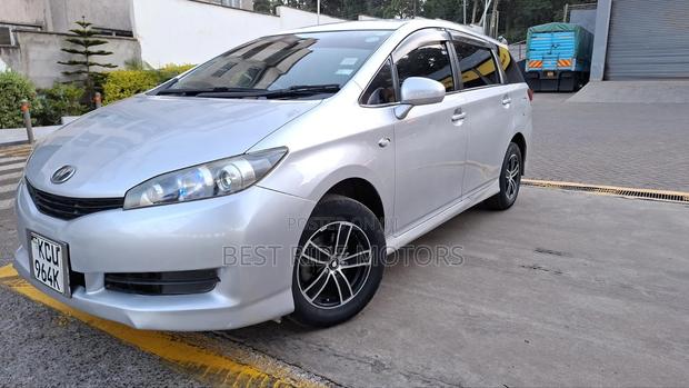 Toyota Wish 2013 Silver