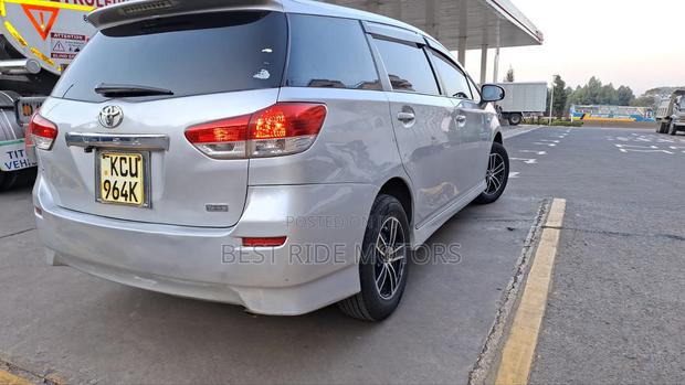 Toyota Wish 2013 Silver