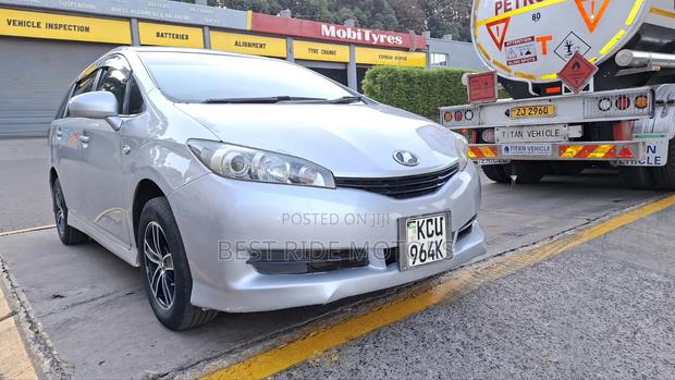 Toyota Wish 2013 Silver