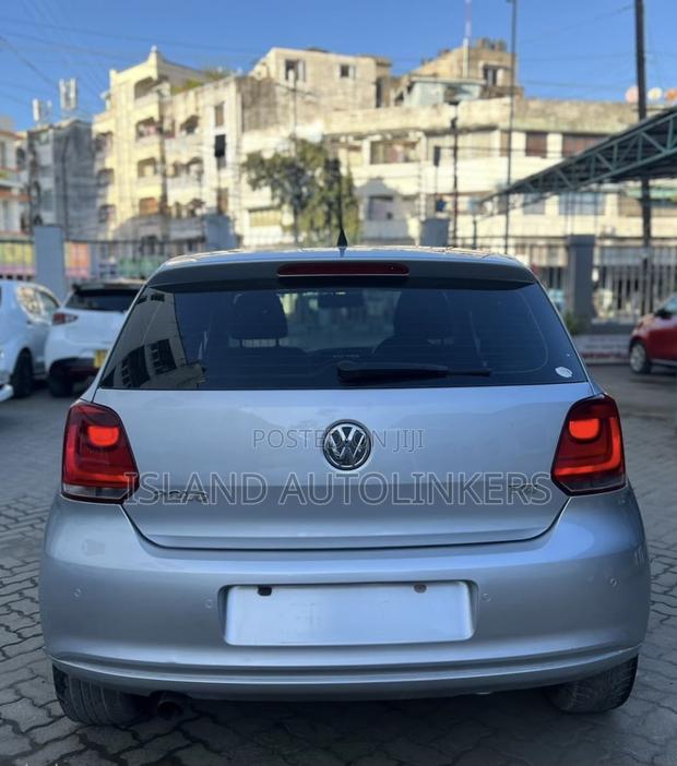 Volkswagen Polo 2014 Silver