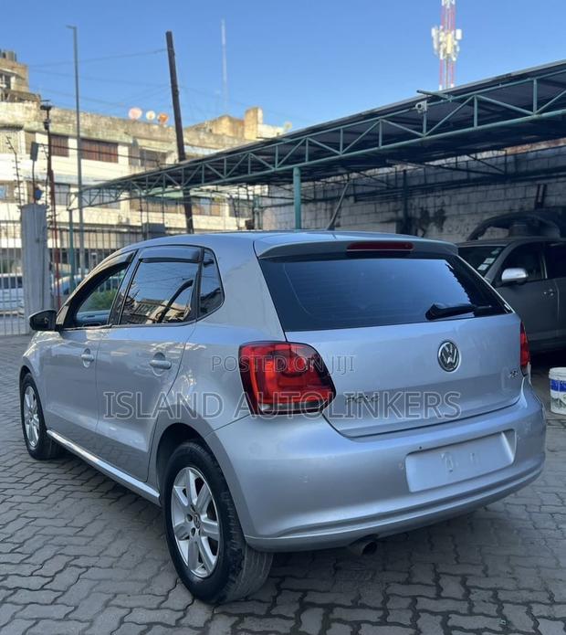Volkswagen Polo 2014 Silver