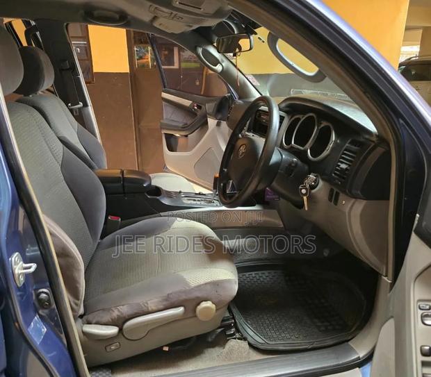 Toyota Hilux Surf 2002 Blue
