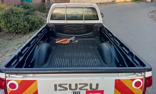 Isuzu D-MAX 2009 Off white
