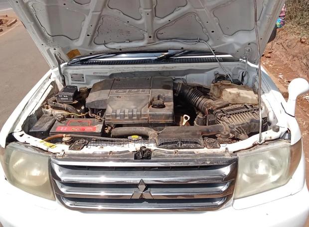 Mitsubishi Pajero 2005 White